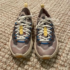 Like new Sorel sneakers, size 8- excellent condition